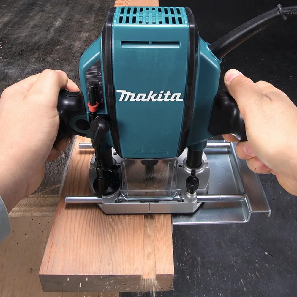 Makita RP0900X/2 Heavy Duty 1/4" or 3/8" Plunge Router 240V In Case